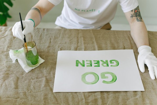 Quels sont les secrets pour créer une pièce de théâtre à partir d'un roman classique?